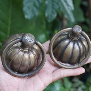 Pomelli per porte vintage in ottone massiccio – Maniglie rotonde ad anello antiche (set da 2)