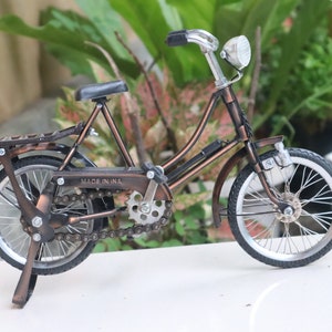 Vintage Alloy Bicycle Miniature: Shabby Retro Decor