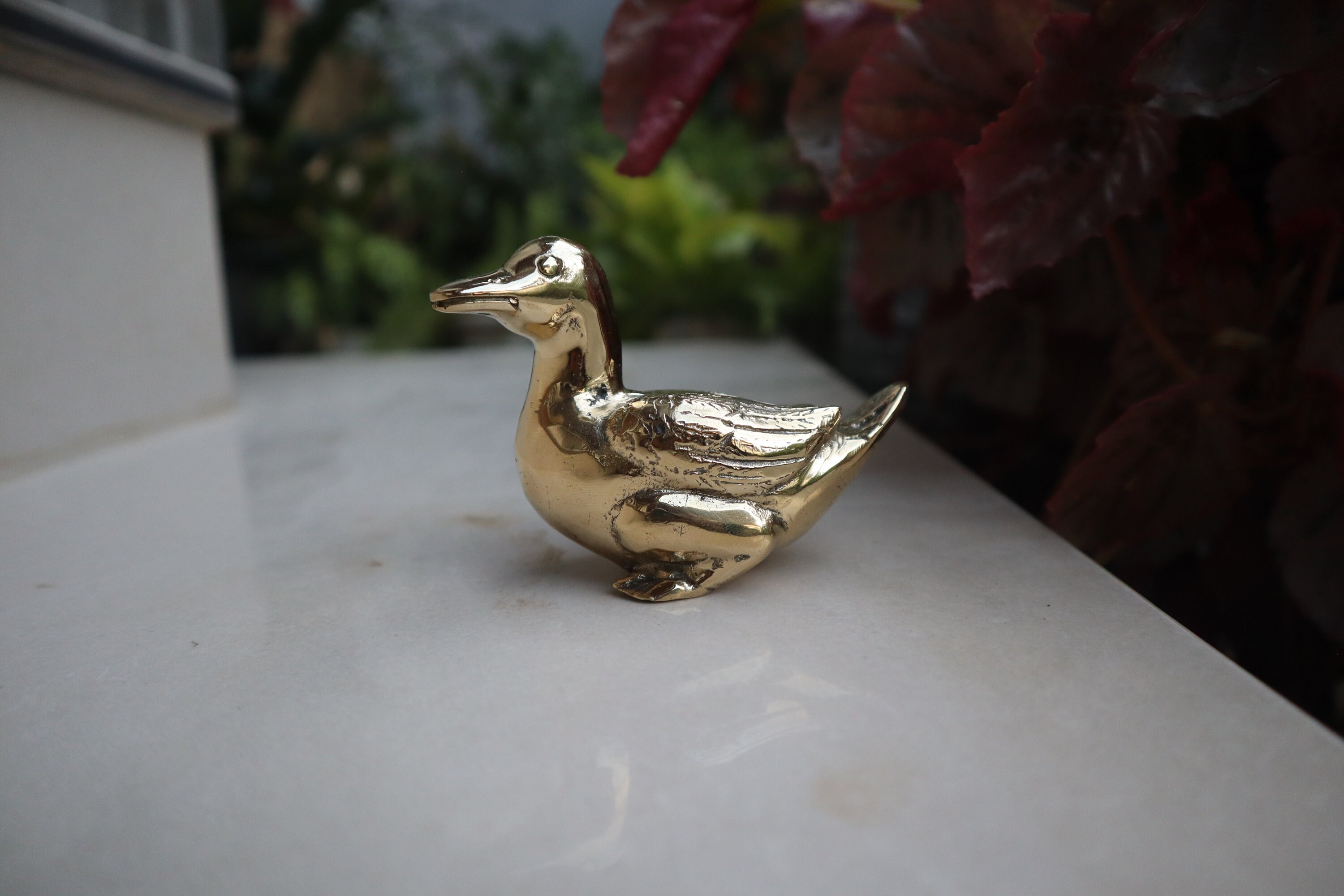 金のアヒル - 真鍮素材の特別なアート ヴィンテージ真鍮製アヒルの像：ゴールドの動物の置物（3.5インチ