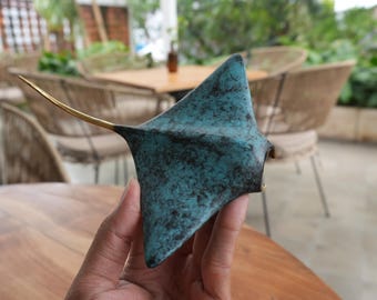 Vintage Brass Stingray Fish Statue - Gold Brass Manta Ray Animal Figurine for Gift and Table Decoration