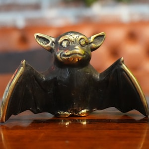 Estátua de morcego de latão vintage: escultura animal de bronze antiga