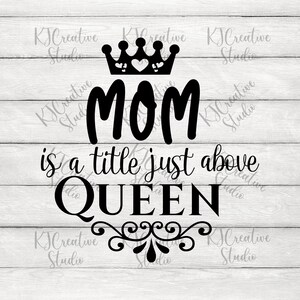 Mom Is A Title Just Above Queen Svg - Best Mom Ever svg - Mom Life Best Life Svg - Mama svg - Dia das Mães svg/png/dxf para arquivo cortado