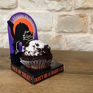 Retro Cat Halloween Cupcake Holder