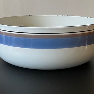 Uhtua enamel bowl by Inkeri Leivo by Finel Arabia Finland