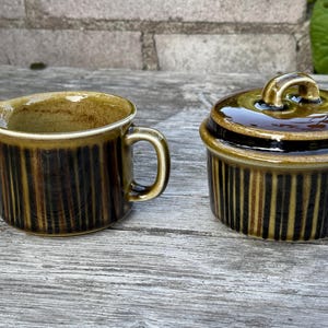 Arabia Kosmos creamer and suger bowl by Gunvor Olin-Grönqvist
