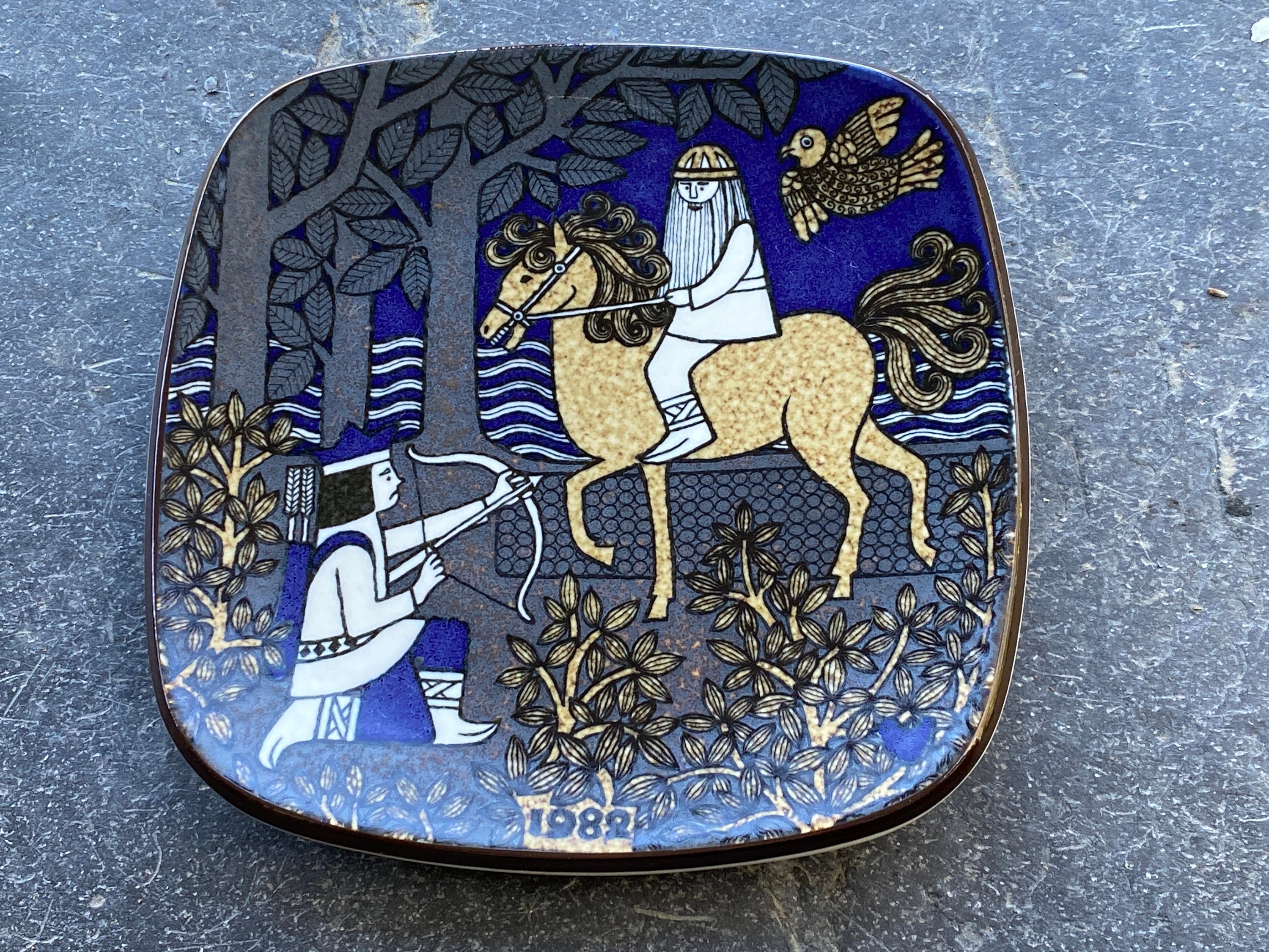 ARABIA - ARABIA Raija Uosikkinen KALEVALA 1982 箱付 Raija Uosikkinen Kalevala 1982 Year Plate by Arabia Finland