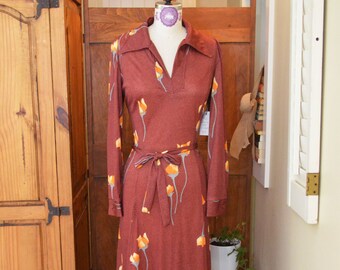 1970s Adorable Rose Print Dress with Original Belt