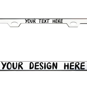Puede incluir: Un marco de matrícula de metal plateado con texto negro que dice "YOUR TEXT HERE" en la parte superior y "YOUR DESIGN HERE" en la parte inferior.
