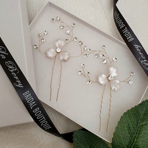 TRILLIUM - Wedding hair accessories, Shimmery gold and lilac hair pins, Bridal hair pins, Floral hair accessory for bride (Set of 2)