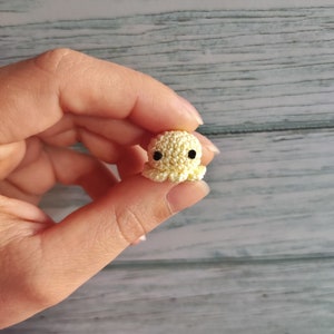 Gehaakt AMIGURUMI PATROON Miniatuur octopus. Mini preekstoel haakpatroon. afbeelding 4