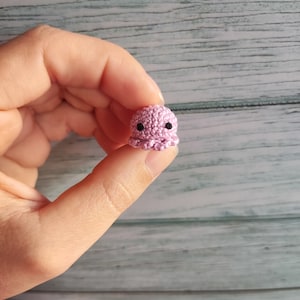 Gehaakt AMIGURUMI PATROON Miniatuur octopus. Mini preekstoel haakpatroon. afbeelding 6