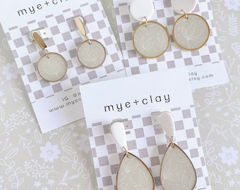 White Floral & Beige | Polymer Clay Earrings | Neutral Earrings | elegant Clay Earrings | Every Day Earrings | Gold Earrings | myeclay