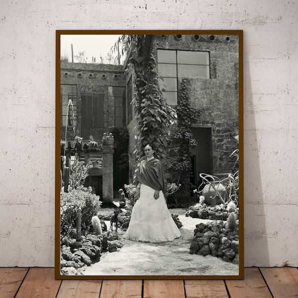 Frida Kahlo vintage photograph - retro wall art - Frida Kahlo photo poster - Housewarming gift ideas - inspirational gift