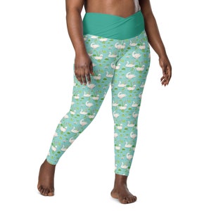 Pastel Swans Printed High-Waist Crossover Leggings, All Over Print Colorful Bird Leggings, Plus Size Exercise Workout Leggings with Pocket