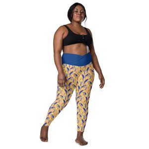 Parrots Printed High-Waist Leggings, 2XS-6X, Bird Lover Gifts for Her, All Over Print Cute Animal Leggings, Plus Size Leggings with Pockets