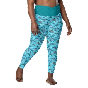 Dolphins Fish Printed High-Waist Crossover Leggings, All Over Print Nautical Ocean Leggings, Plus Size Exercise Workout Leggings with Pocket