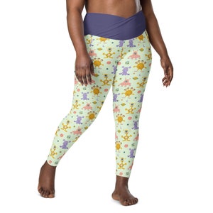 Aliens Lover Leggings for Women, Plus Size Sci Fi Workout Leggings, Crossover High Waist Martians Leggings with Pockets, Fitness Yoga Pants