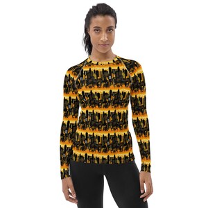 City Nights Skyline Printed Women&#39;s Rash Guard, Unique Gym Yoga Workout Fitness Rash Guard, Long Sleeve Women&#39;s Activewear, Gifts for Her