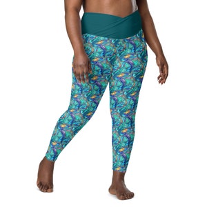Dolphins Fish Printed High-Waist Crossover Leggings, All Over Print Nautical Ocean Leggings, Plus Size Exercise Workout Leggings with Pocket