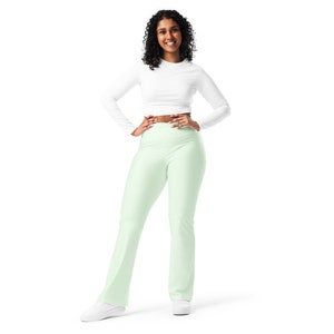 Solid Light Pastel Green Printed Flare Legging Pants for Women, All Over Print High Waist Leggings, Plus Size Gym Yoga Workout Leggings