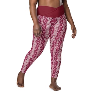 Snake Skin Patterned Leggings, Plus Size Reptile Print Workout Fitness Leggings, High Waist Crossover Amphibian Leggings with Pockets, Gifts