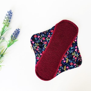 Organic Bamboo Cloth Pad: Reusable Floral Sanitary Napkin