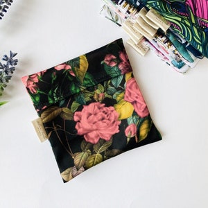 Bolsa húmeda floral para almohadillas de tela, bolsa de almohadilla de lactancia, regalo ZERO WASTE, regalo de Navidad para nueva mamá o niñas adolescentes, regalo menor de 15 años imagen 1