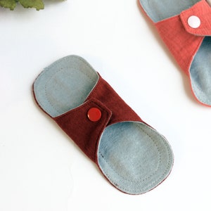 Wiederverwendbare Stoffpads, kleine Slipeinlagen aus Bio-Baumwolle, Damenbinden, atmungsaktiv und waschbar Doppel Gaze Pad Set