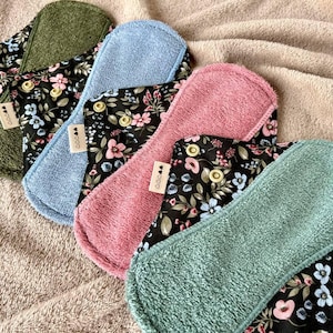 Reusable menstruating cloth pad - Floral print and organic BAMBOO, Period pads - 7 sizes available, Zero waste women gift