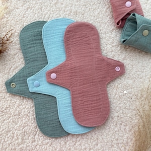 Extra-thin reusable panty liners: Small and large light cloth pads