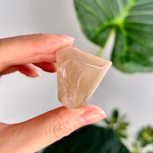 Grade AAA Natural Amphibole Rutile Quartz, Angel Phantom Quartz - from Taquaraçu de Minas, Brazil AFC22, 33g