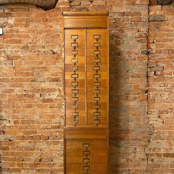 Reserva antigua. Equipar. Archivador alto Co.