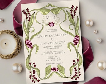 Può includere: Invito di nozze con design Art Nouveau. L'invito presenta i nomi "Magdalena Murray & Benjamin Duncan" e i dettagli dell'evento. Il design include foglie verdi, fiori bordeaux e le iniziali "MB". L'invito è su sfondo crema.