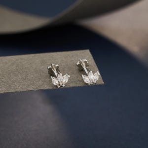 16G Crown Shape CZ Cartilage Stud/Internally Threaded/Tiny Helix Stud/6mm/8mm Labret Stud/Floral FlatBack Ear Stud/Helix Piercing