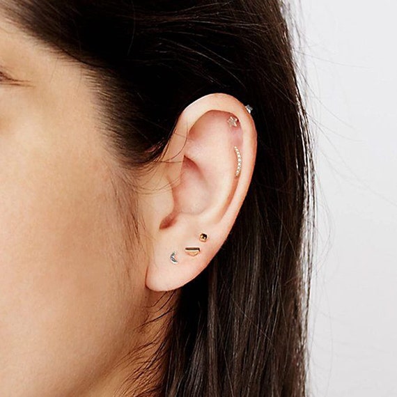 Curved helix shop earring gold