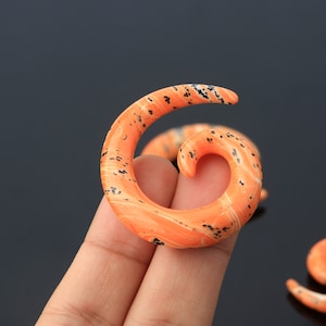 Paar Orangefarbene Acryl-Spiralkegel/Leichte Ohrkegel/Gauge-Stecker/Ohr-Expander/Ohrstöpsel/Aufhänger-Kegel/Expander-Stretcher 6g, 2g, 0g