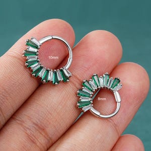 1 peça 16g baguette verde e transparente zircônia cúbica anel de septo/brinco daith/brinco de cartilagem zircônia cúbica/piercing de hélice/joia de septo/clique articulado/presente para ela