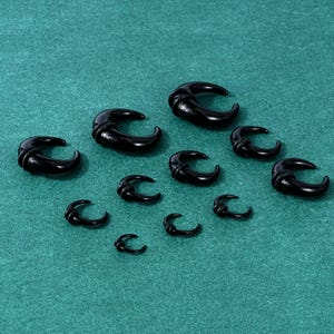 1PCS Black Sone Pincher Hanger/Natural Stone Ear Plug/Septum Ring/Nose Piercing/Ear Stretcher with O-ring/Ear Taper Expander/Gift For Her