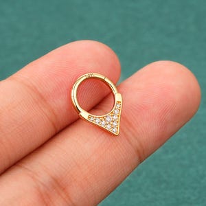 14K Solid Gold V-Shape Clicker Hoop/Cartilage Hoop/Helix Hoop/Tragus Hoop/1PCS/Rook Hoop/Conch Earring/Gift Jewelry/Minimalist Earrings/Hoop