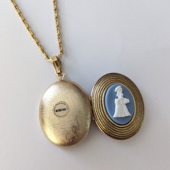 Vintage locket necklace gold tone. Large Avon per… - image 5