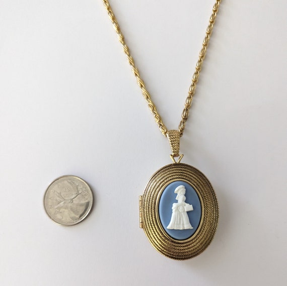 Vintage locket necklace gold tone. Large Avon per… - image 6