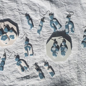 Leichte Ohrringe aus Polymer Clay - Blue Floral Kollektion