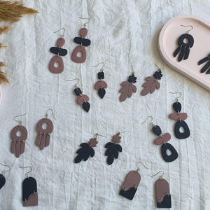 Pendientes de arcilla polimérica negros y terracota: ligeros y hechos a mano.