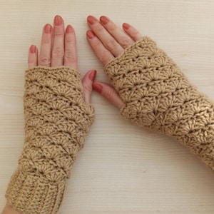 Crochet Pattern in English/ Crochet Fingerless Gloves With Shell Stitch Written Pattern/Crochet With GG / Instant PDF Download