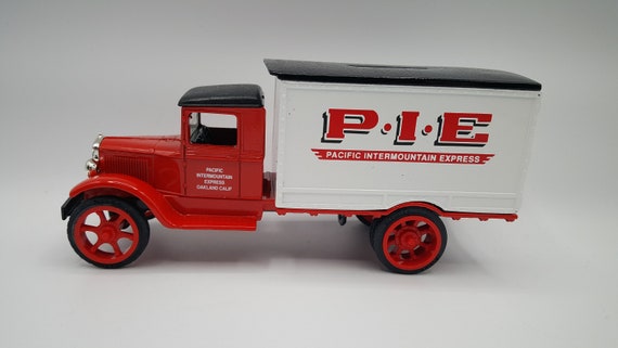 P.I.E. Intermountain Express Oakland CA 1931 Hawkeye Motor Truck