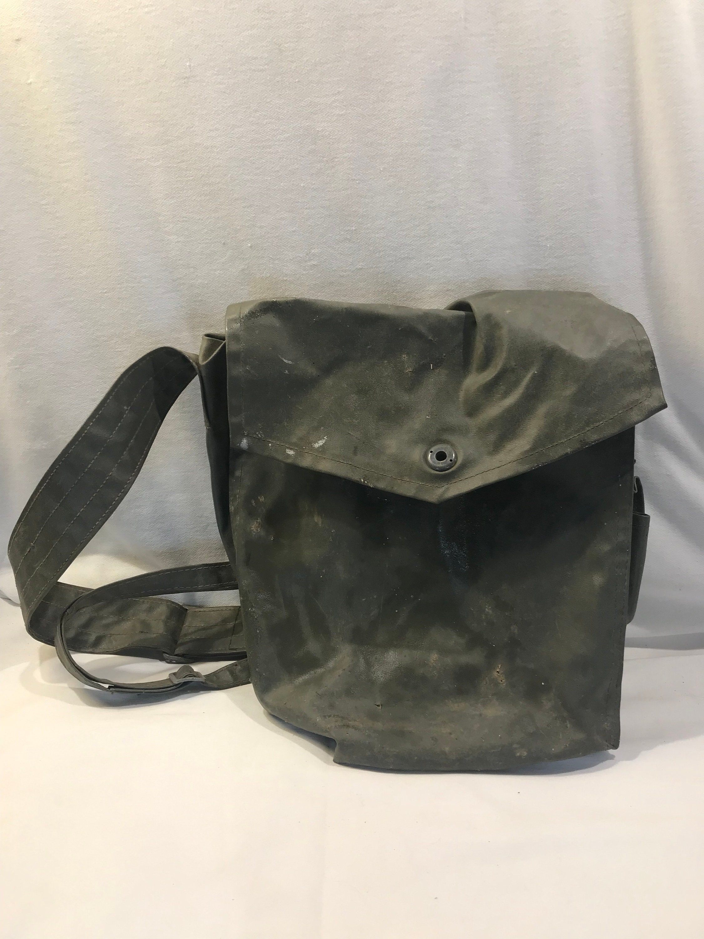 Army Green Rattan Leather Messenger Bag – maeree