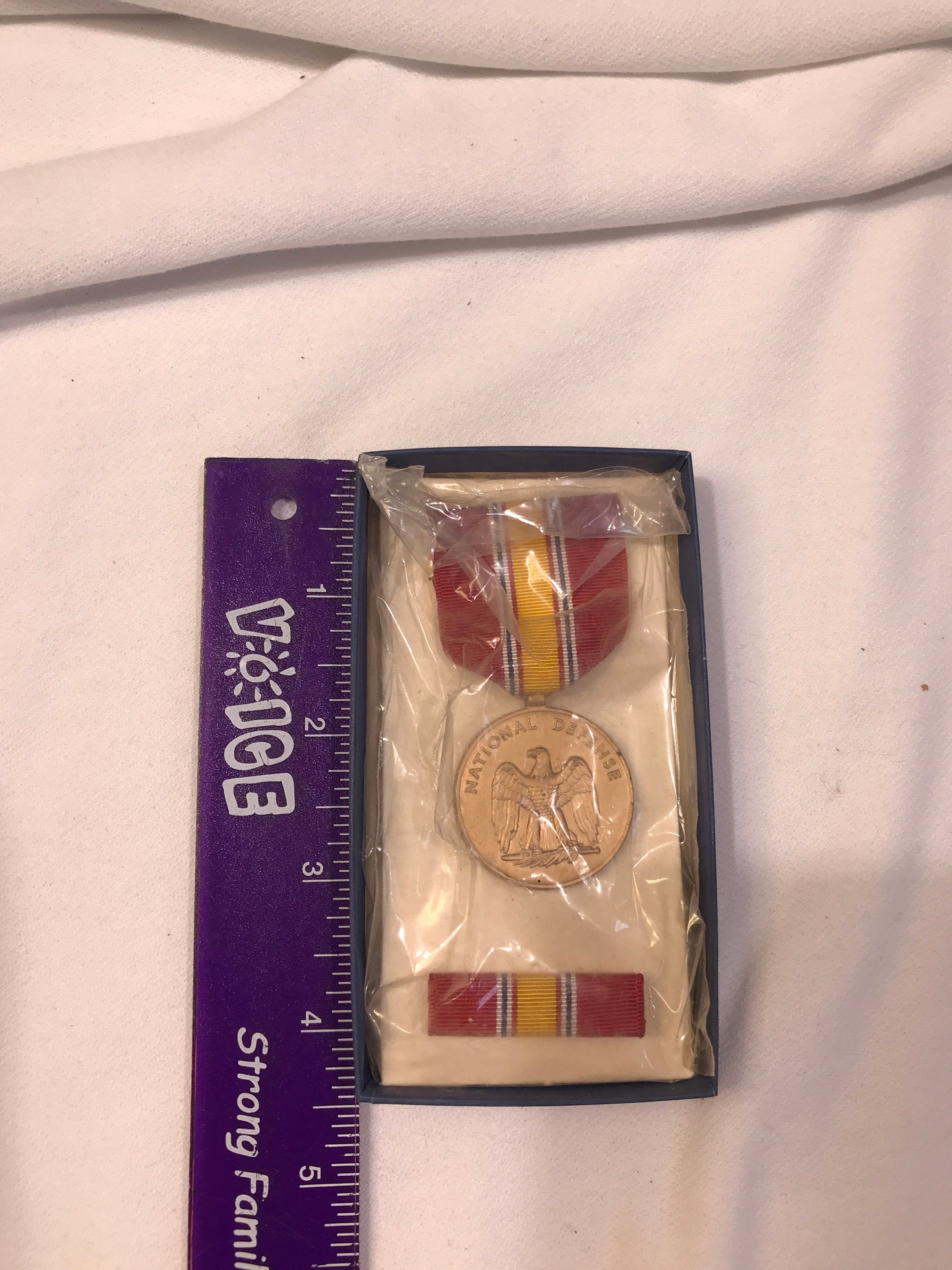 ヴィンテージ アメリカ軍国防勲章、ベトナム戦争時代 - Etsy 日本