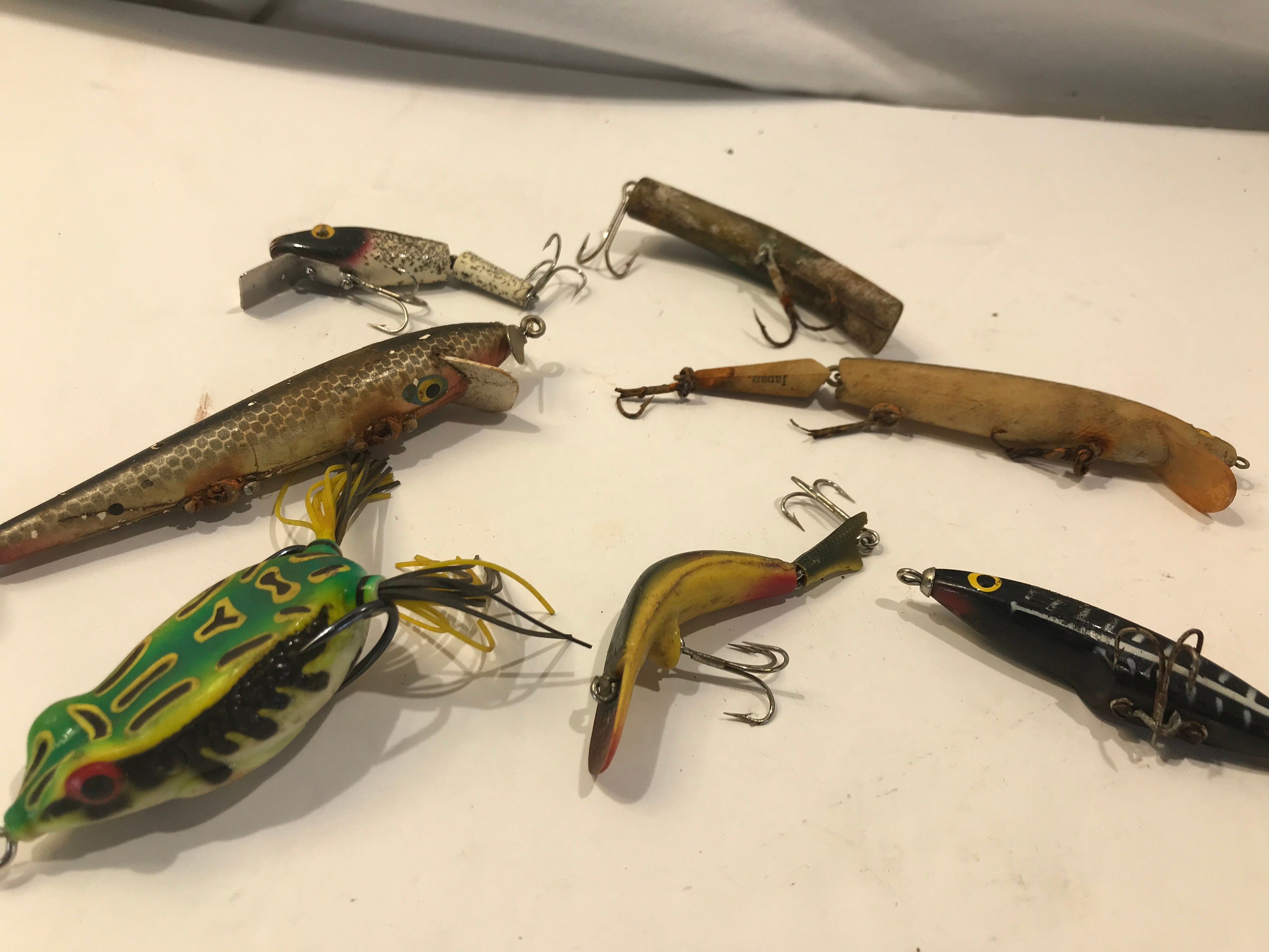 Vintage fishing lure lot, 7 pieces old lures, Brooks baby refer, shadrac,  L&S panfish sinker, devils horse