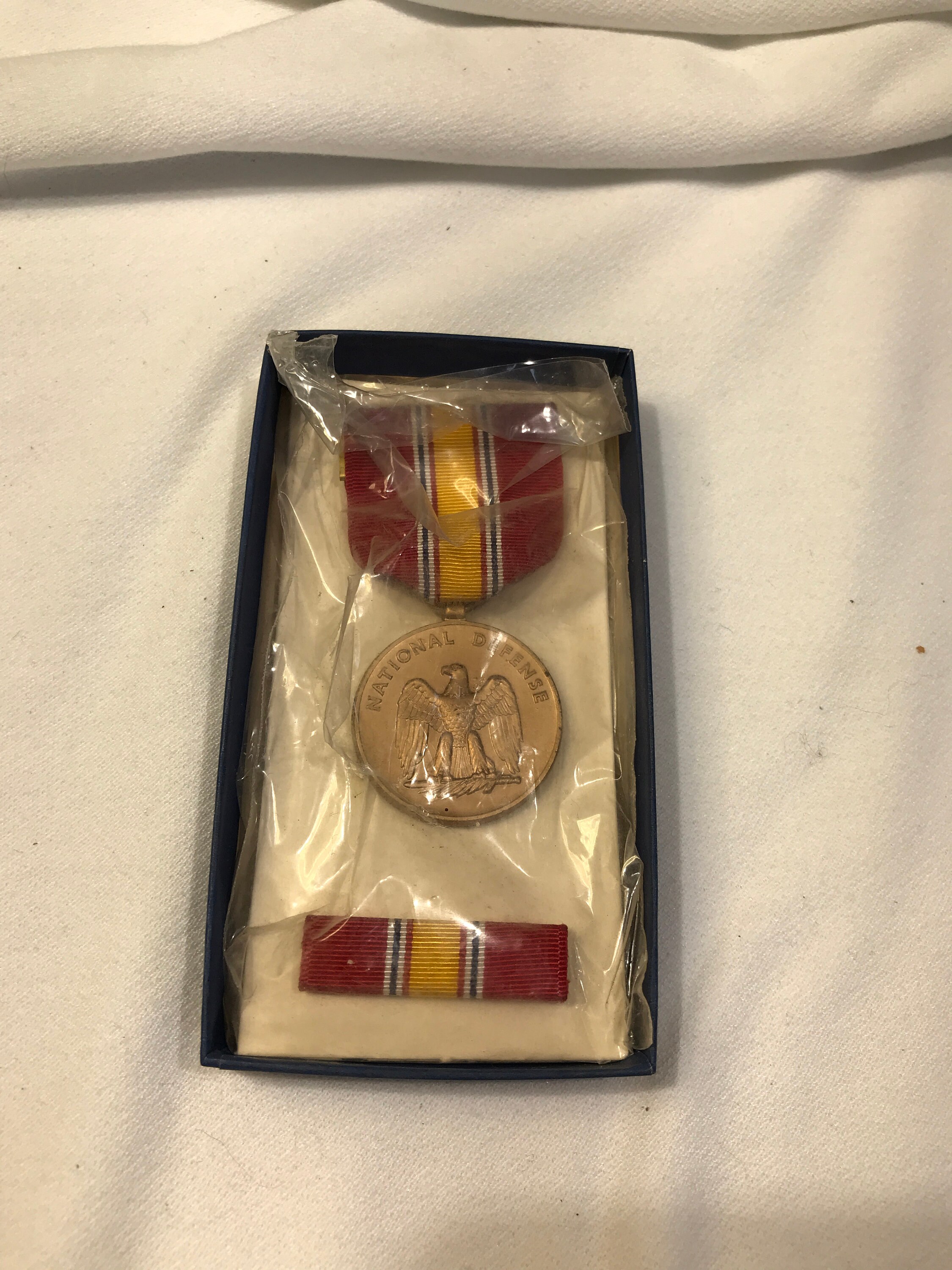 ヴィンテージ アメリカ軍国防勲章、ベトナム戦争時代 - Etsy 日本