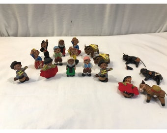 Vintage Spanish adobe miniature mud figures set, Mallorca Spain small terracotta adobe pieces lot of 17